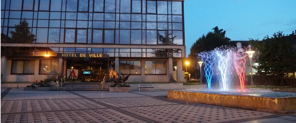 Le Parvis de l’Hôtel de ville s’habille en Bleu Blanc Rouge à l’occasion de Paris 2024